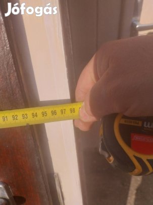 Eladó fa bejárati ajtó 