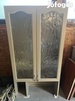 Eladó fa üveges szekrény 152x80x32 cm