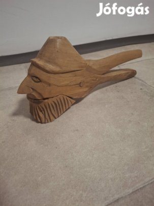 Eladó faragott diótörő