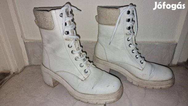 Eladó fehér női bokacsizma