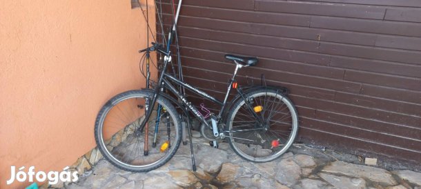 Eladó fekete váltós kerékpár