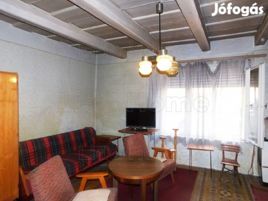 Eladó felújítandó/bontandó nádtetős családi ház Balatonfüred