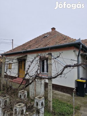 Eladó felújítandó családi ház Abonyban