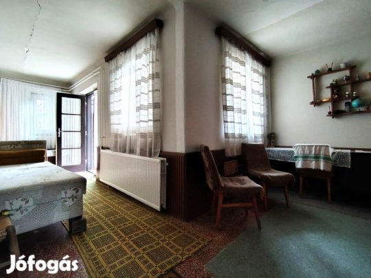 Eladó felújítandó családi ház Hosszúhetényben.