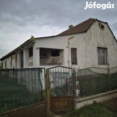 Eladó felújítandó családi ház Mohácsszigeten, Homorúdon