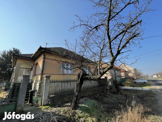 Eladó felújítandó családi ház Szurdokpüspökiben  nagy telekkel, gyöny