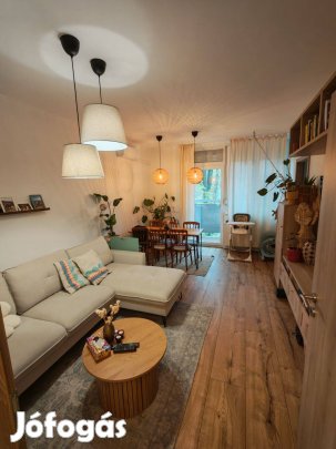 Eladó felújított 2 szobás lakás a József Attila-lakótelepen, 9. ker