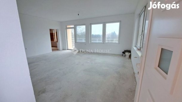 Eladó felújított 7 szobás családi ház, Tura Penny közelében