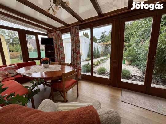 Eladó felújított Ikerfél CSALÁDI HÁZ Balatonbogláron!