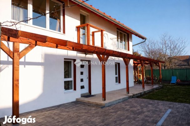 Eladó felújított, 3 szobás családi ház, Budapest 16. ker.