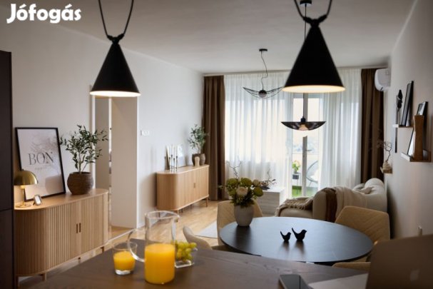 Eladó felújított, panorámás lakás!