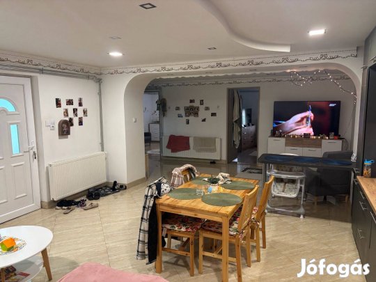 Eladó felújított, szigetelt családi ház Abony csendes, jól megközelíth