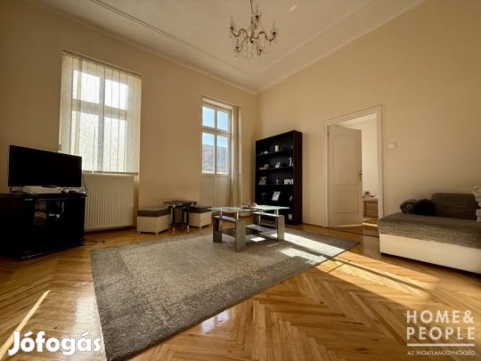 Eladó felújított belvárosi tégla lakás Szegeden!