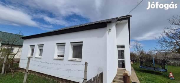 Eladó felújított családi ház Bőcsön!