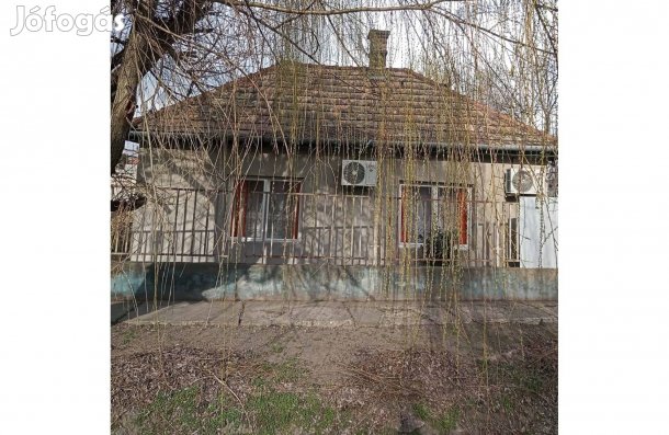 Eladó felújított családi ház Cegléden