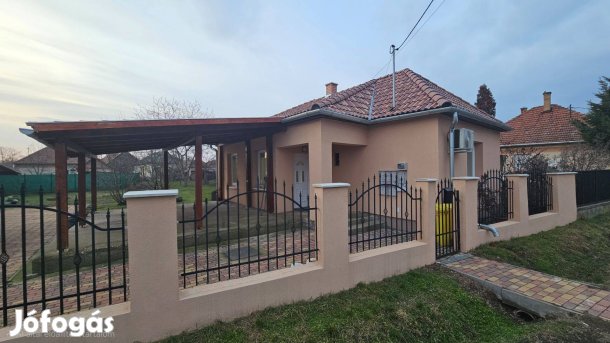 Eladó felújított családi ház Jászárokszálláson a termálfürdőhöz közel!