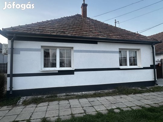 Eladó felújított családi ház  