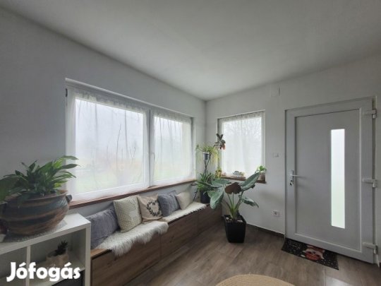 Eladó felújított ház Barcson