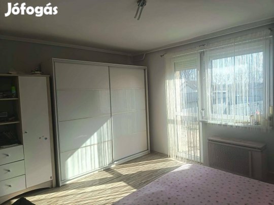 Eladó felújított ikerház Nyírtelek központjában