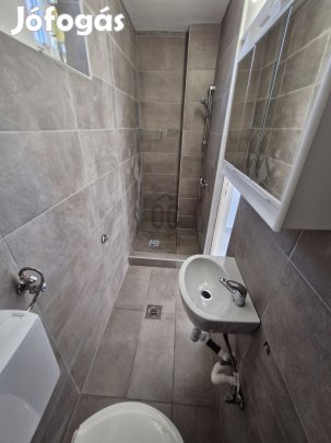 Eladó felújított kisház Újszász csendes részén