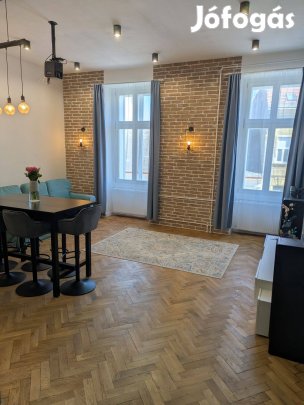 Eladó felújított kőszegi polgári lakás