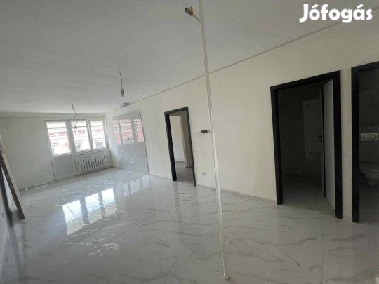 Eladó felújított lakás Nyíregyházán a sétáló utcában!