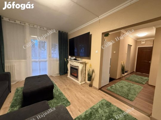 Eladó felújított lakás Szolnokon, a Széchenyi-lakótelepen