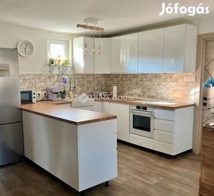 Eladó felújított nappali+3 szobás  ház, Tápióság