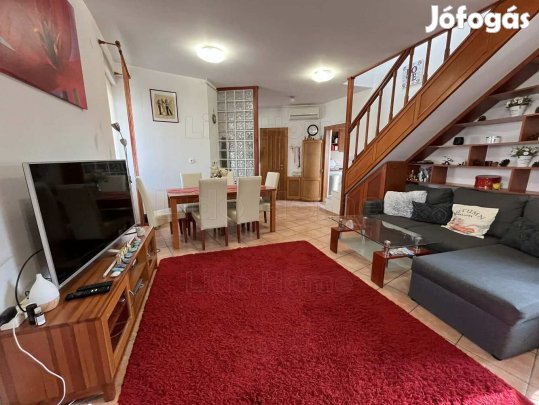 Eladó felújított téglalakás Balatonboglár szívében!