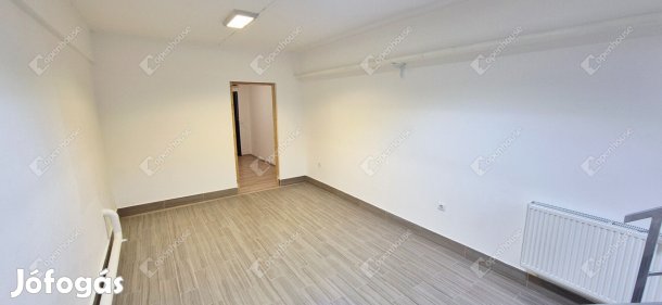 Eladó felújított utcafronti üzlethelyiség Miskolc belvárosában