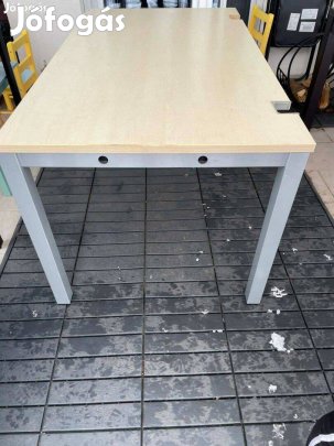 Eladó fém lábon álló asztalok (3db) 140x80 cm