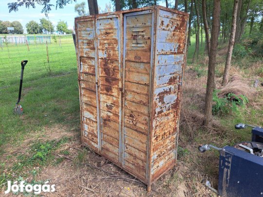 Eladó fém öltözőszekrény fém szekrény öltöző szekrény Kettő darab