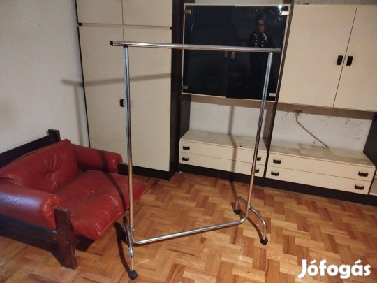 Eladó fém ruhaállvány