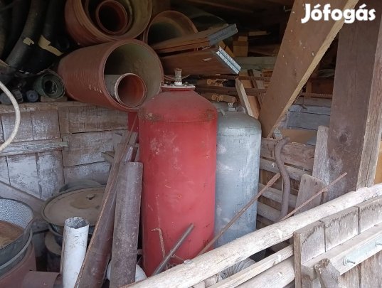 Eladó fém tartályok