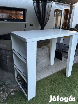 Eladó fényes fehér bárasztal + 3 db bárszék
