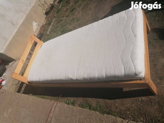 Eladó fenyő ágy