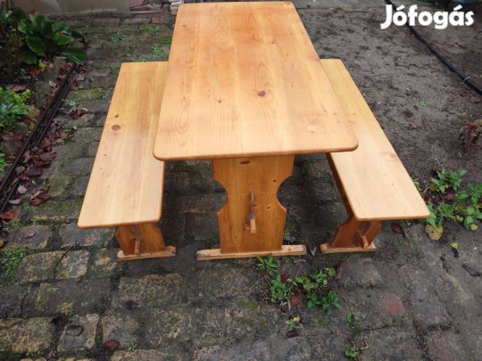 Eladó fenyő asztal 2 paddal
