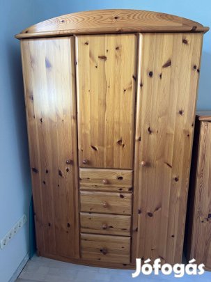 Eladó fenyő szekrény