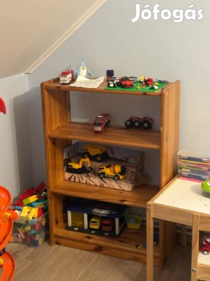 Eladó fenyőbútor
