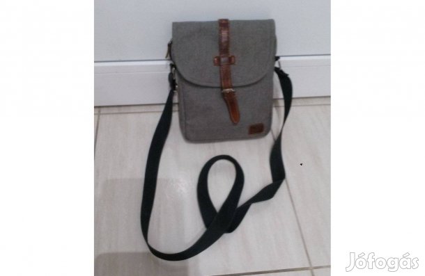 Eladó férfi oldaltáska