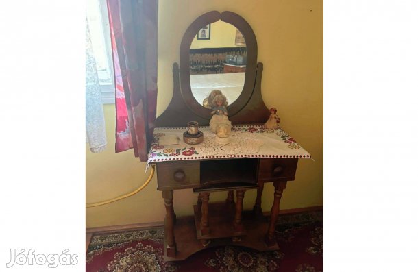 Eladó fésülkődő komót szekrény