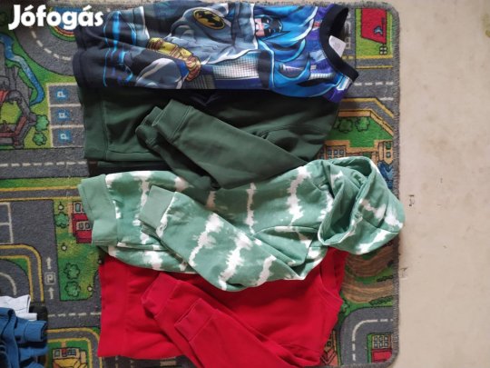 Elado fiú ruhák 9 évesre játszós állapotban