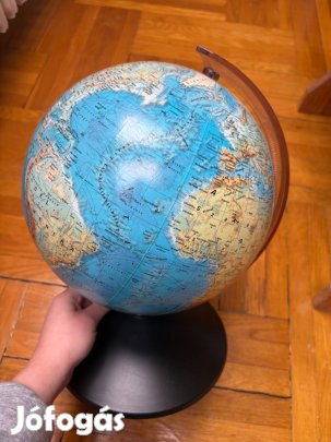 Eladó földgömb