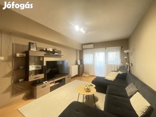 Eladó földszinti 3 szobás lakás a Krisztina téren!