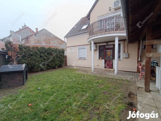 Eladó földszinti kertes lakás a Ravazd utca közelében