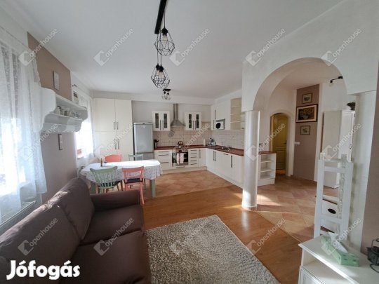 Eladó földszinti kertes lakás a Ravazd utca közelében