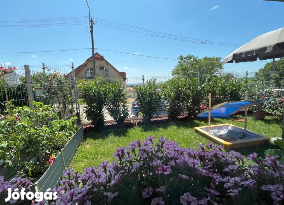 Eladó földszinti,kertkapcsolatos lakás Várpalotán