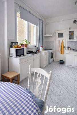 Eladó földszinti tégla lakás Pécsen, a József Attila utcában