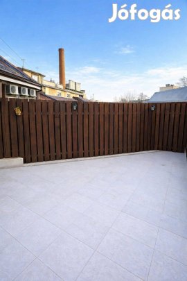 Eladó földszinti tégla lakás Pécsen, az Édesanyák útján