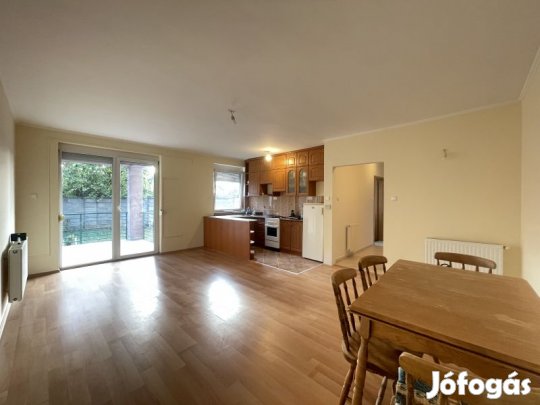 Eladó földszinti teraszos téglalakás Szentlőrincen!